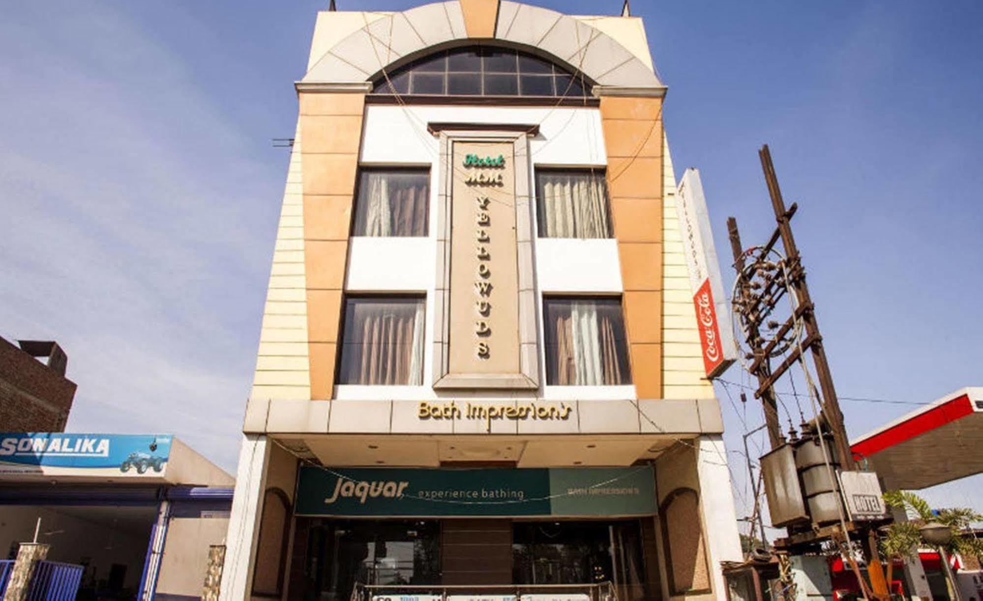 Hotel Mm Yellowuds Amritsar Esterno foto