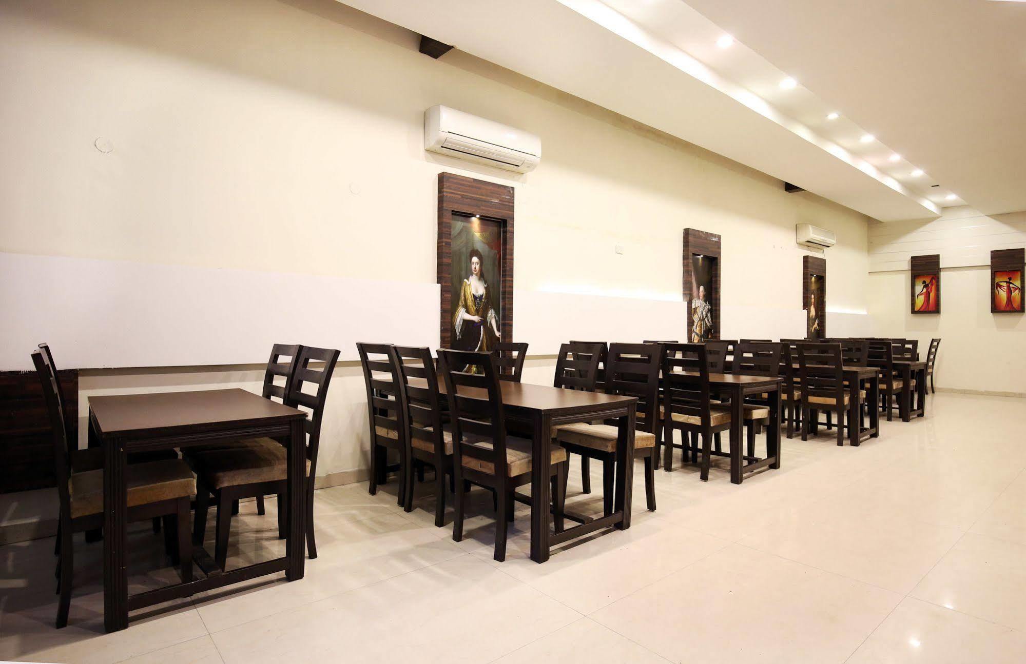 Hotel Mm Yellowuds Amritsar Esterno foto